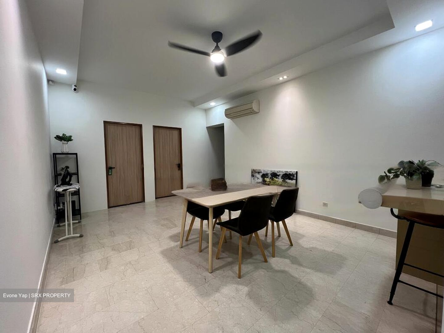 Simsville (D14), Condominium #469207051